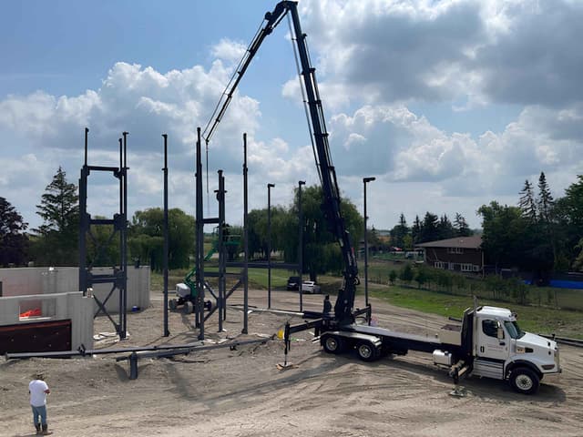 Heavy-Duty Crane Truck