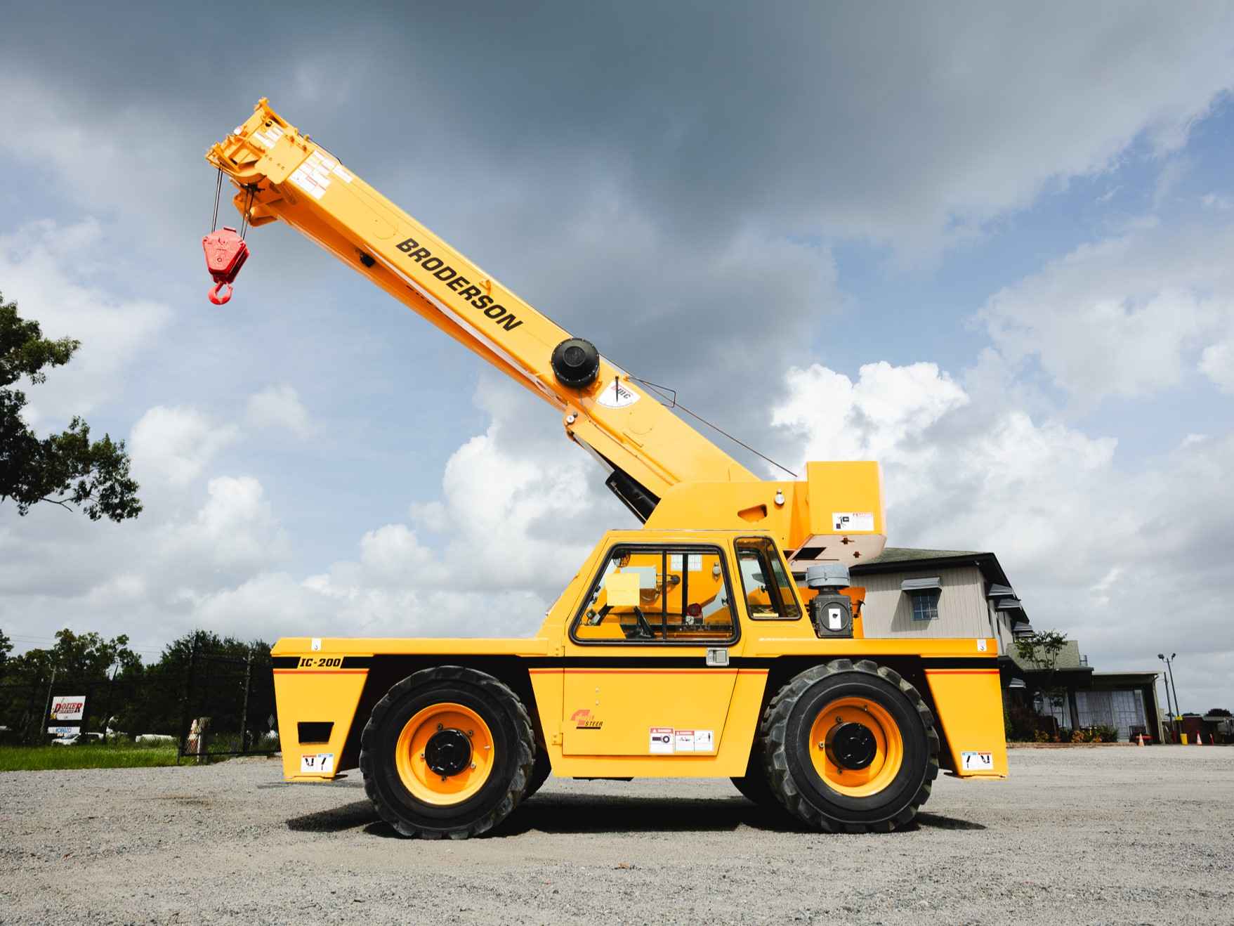 2012 BRODERSON IC-200-2H #2414