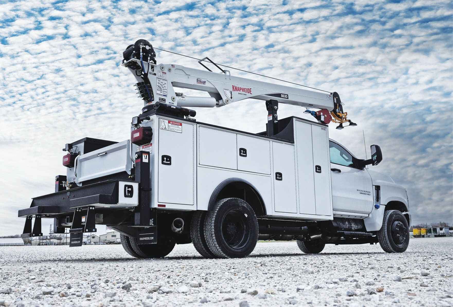 Service Cranes Turn Mechanic’s Trucks Into Mobile Maintenance Facilities