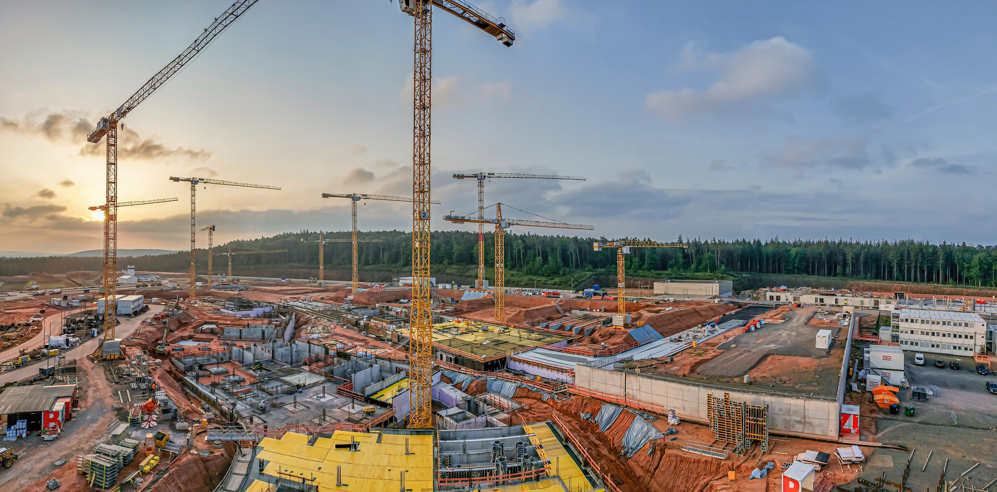 13 WOLFF Cranes Spearhead Construction of Largest US Military Hospital Outside of Country