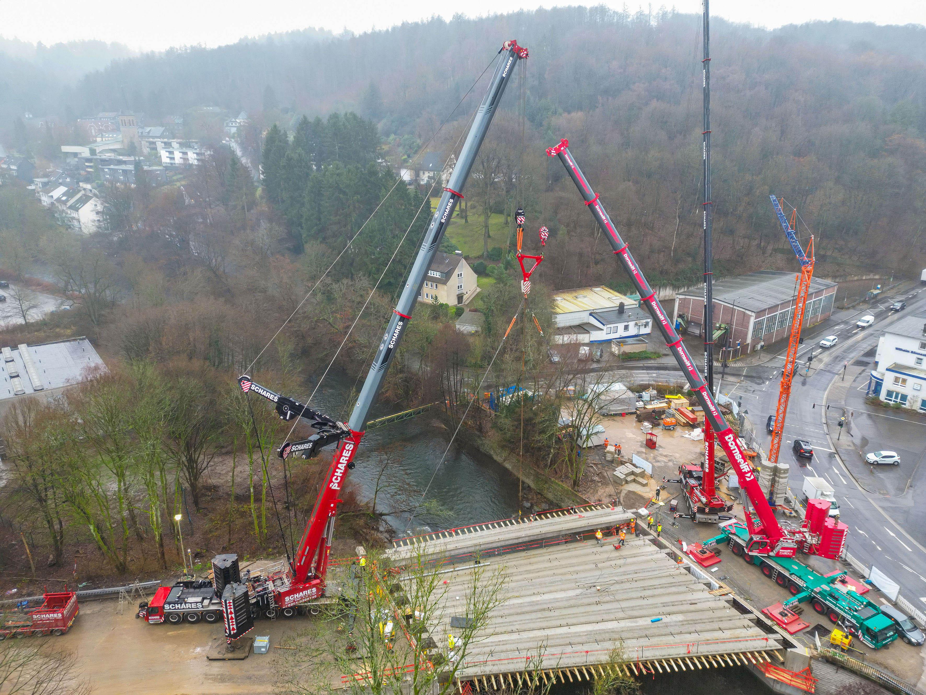 Liebherr LTM 1650-8.1 and LTM 1450-8.1 Mobile Cranes Excel in Challenging Bridge Renovation Project