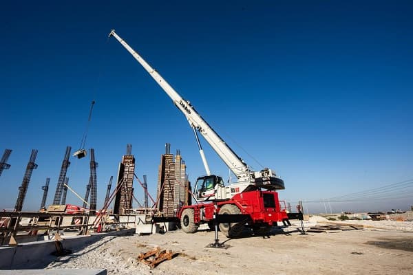 85-USt Rough Terrain Crane Helps Restore Everglades