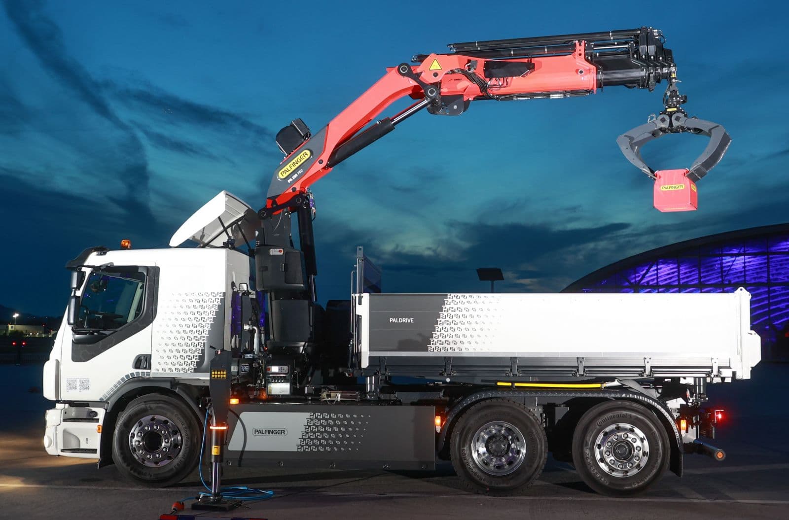 Palfinger Presents TEC Family of Cranes to Dealers