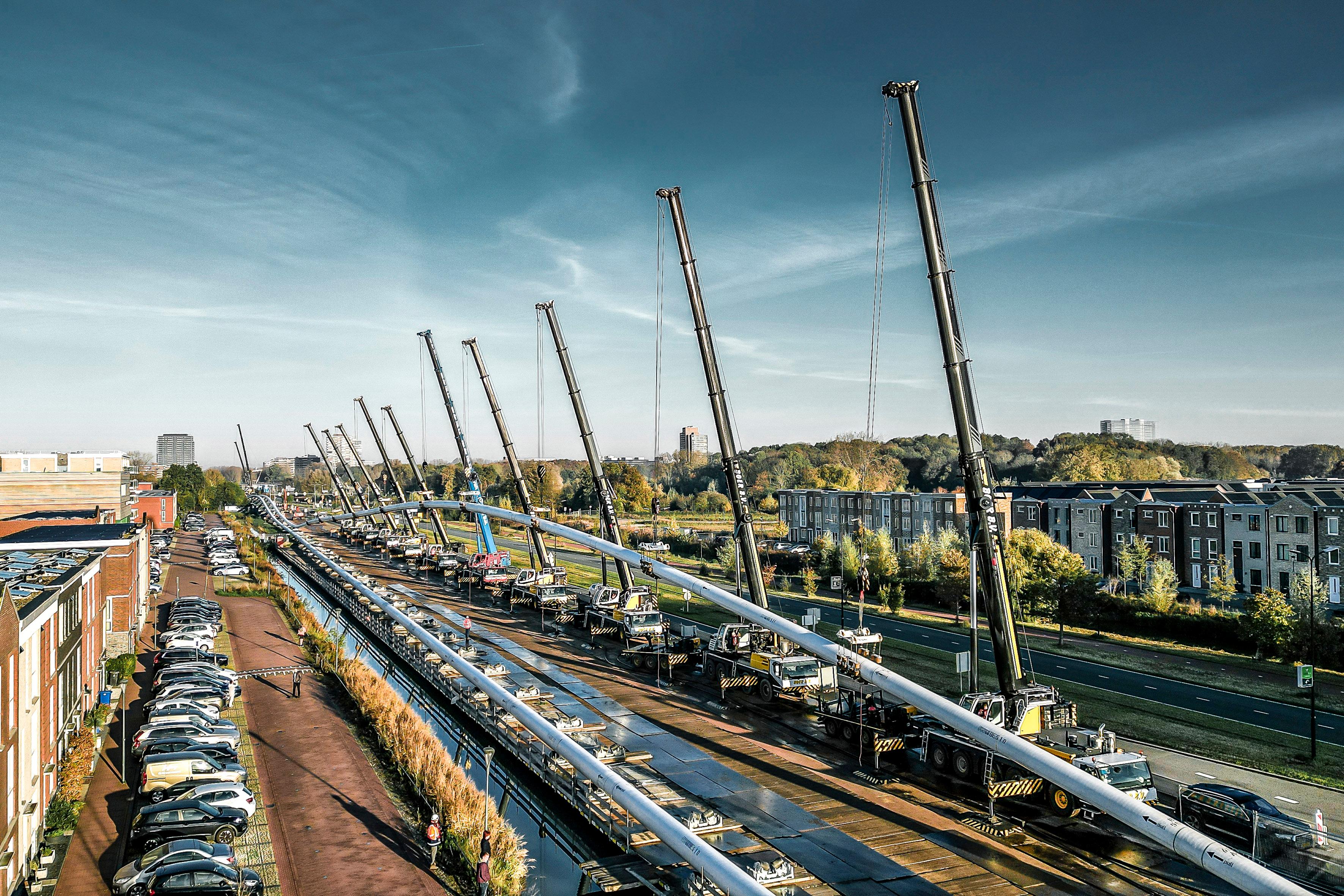 12 Mobile Cranes Craft the Future of Sustainable Energy in Delft