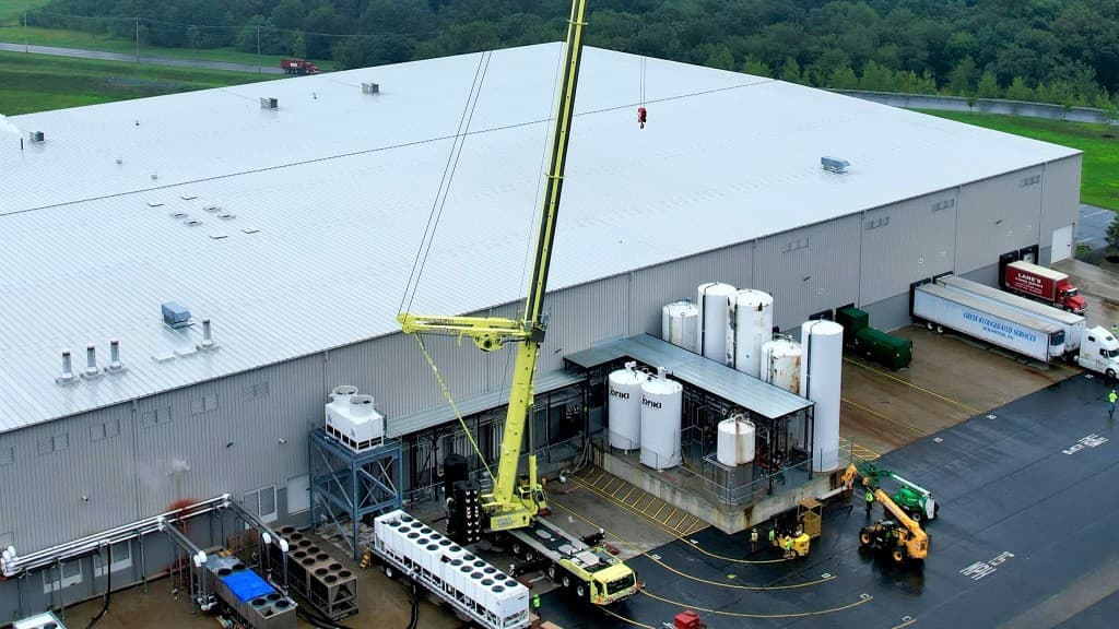 Tadano AT Lifts Through Roof of Pennsylvania Plant