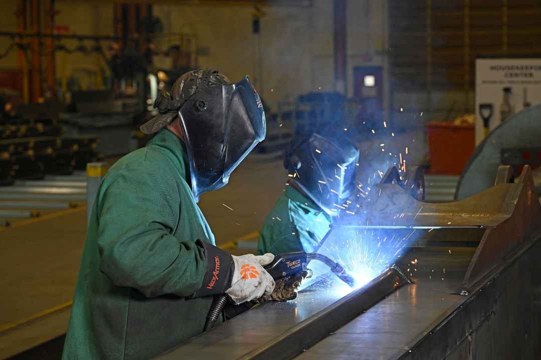 Manitowoc Expands Rapid Response Crane Repair Shop